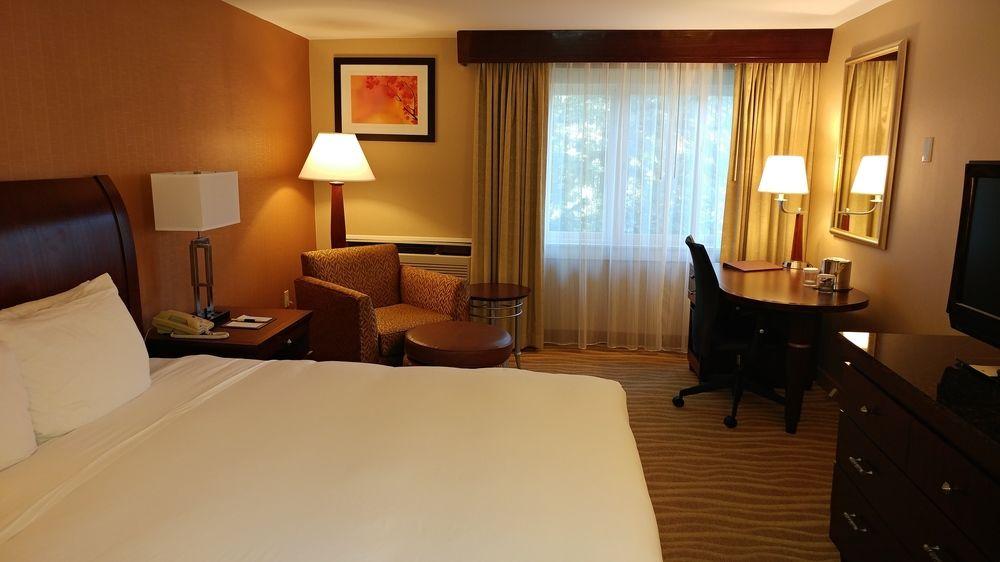 Delta Hotels By Marriott Burlington Exterior photo